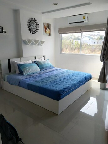 Imagen de la habitación del Hotel Trio Gems Condo Beach. Foto 38