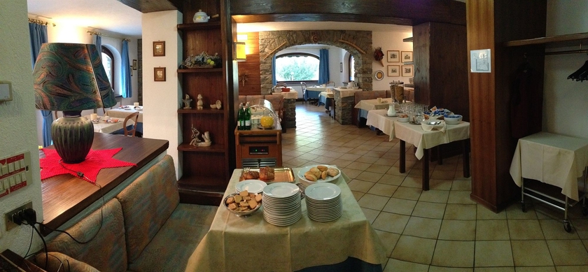 Imagen del bar/restaurante del Hotel Triolet. Foto 3