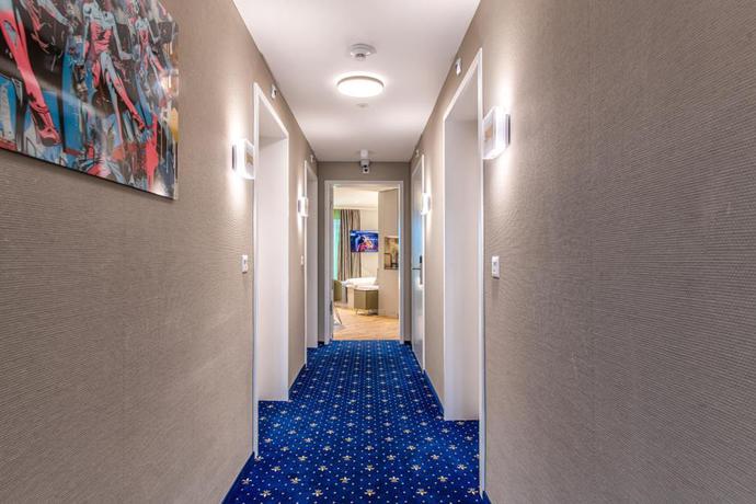 Imagen de los interiores del Hotel Trip Inn Bermuda Zurich. Foto 19