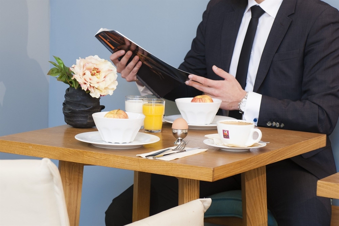 Imagen del bar/restaurante del Hotel Tripinn Eden Antwerp. Foto 4