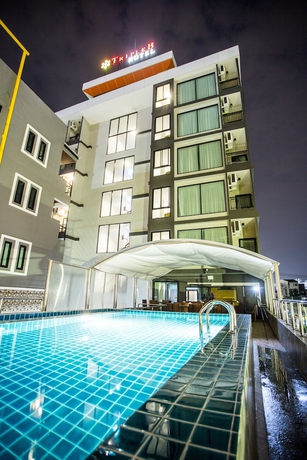 Imagen de la piscina del Hotel Triple B Boutique Residence. Foto 18