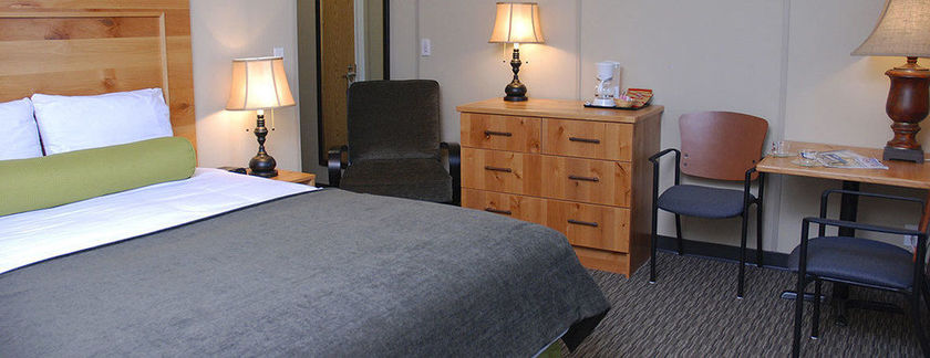 Imagen general del Hotel Triple J and Cabins. Foto 2