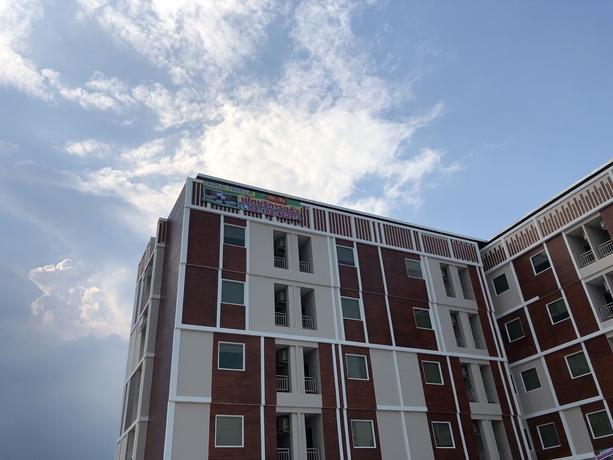 Imagen de los exteriores del Hotel Triple Trees. Foto 15