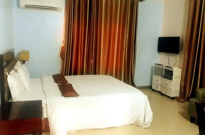 Imagen de la habitación del Hotel Triple Trees. Foto 7