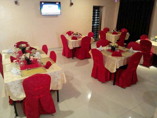 Imagen del bar/restaurante del Hotel Triple Trees. Foto 3