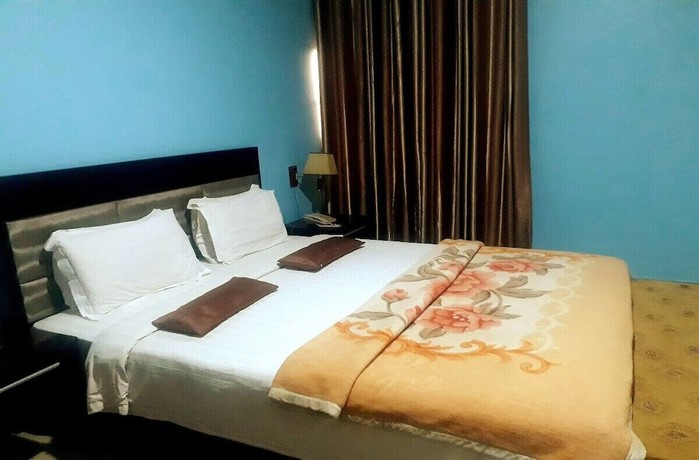 Imagen de la habitación del Hotel Triple Trees. Foto 9