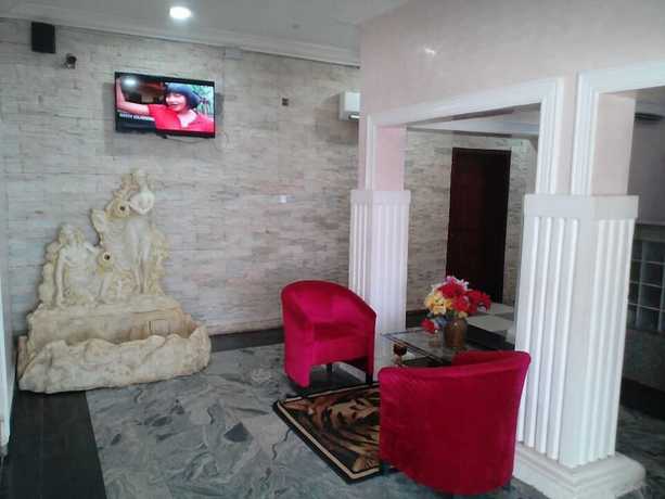 Imagen de los interiores del Hotel Triple Trees. Foto 16