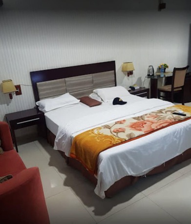 Imagen de la habitación del Hotel Triple Trees. Foto 11