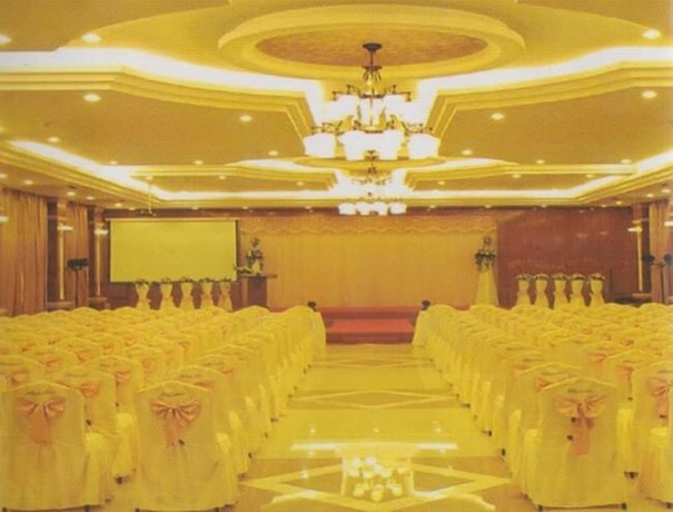 Imagen de los interiores del Hotel Triple Trees. Foto 17