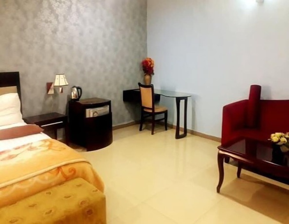 Imagen de la habitación del Hotel Triple Trees. Foto 13