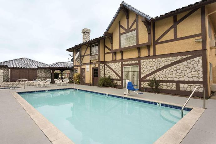 Imagen general del Hotel Triplodge of Santa Clarita de Canyon Country. Foto 2