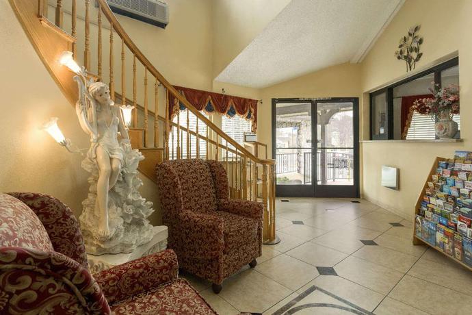 Imagen de los interiores del Hotel Triplodge of Santa Clarita de Canyon Country. Foto 13