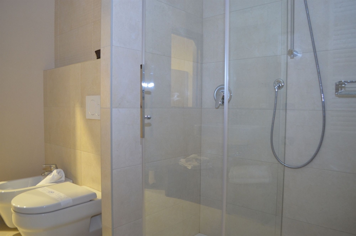 Imagen de la habitación del Hotel Tripoli, Desenzano del Garda. Foto 3