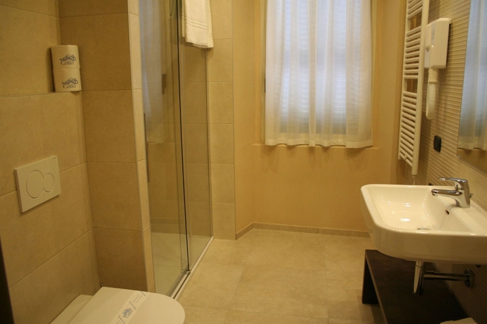 Imagen de la habitación del Hotel Tripoli, Desenzano del Garda. Foto 4