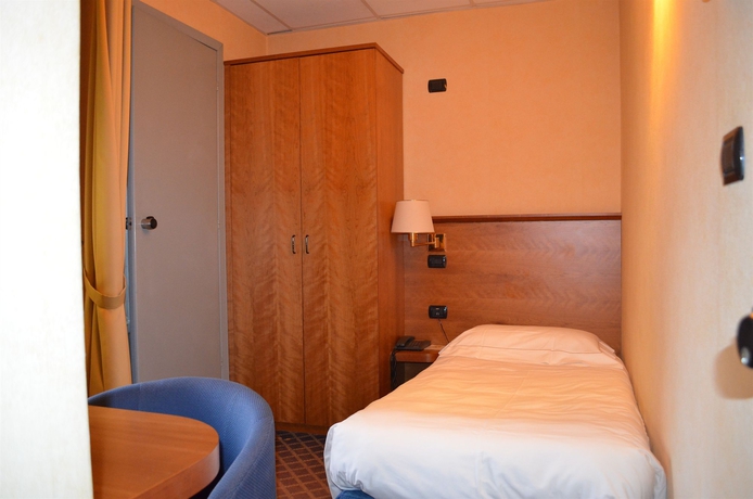 Imagen de la habitación del Hotel Tripoli, Desenzano del Garda. Foto 7