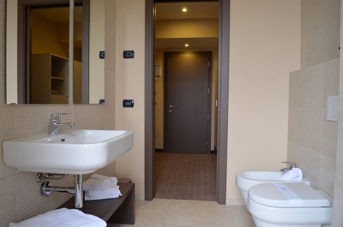 Imagen de la habitación del Hotel Tripoli, Desenzano del Garda. Foto 8