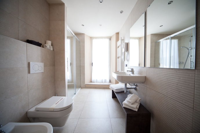 Imagen de la habitación del Hotel Tripoli, Desenzano del Garda. Foto 11
