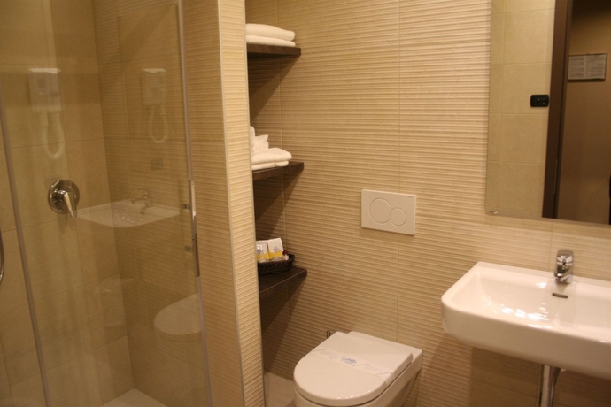 Imagen de la habitación del Hotel Tripoli, Desenzano del Garda. Foto 12