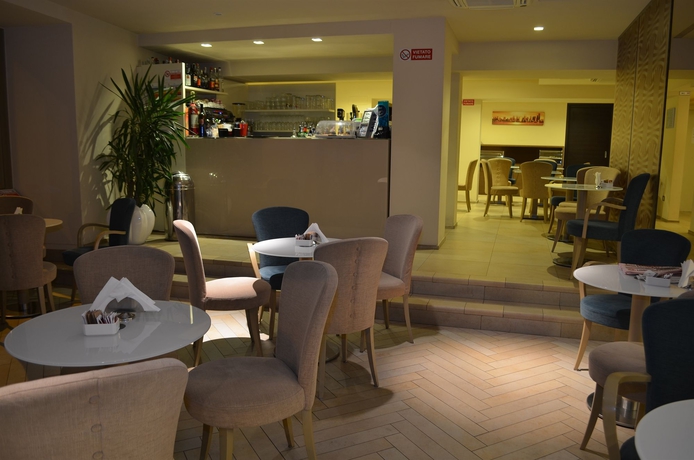 Imagen de los interiores del Hotel Tripoli. Foto 15