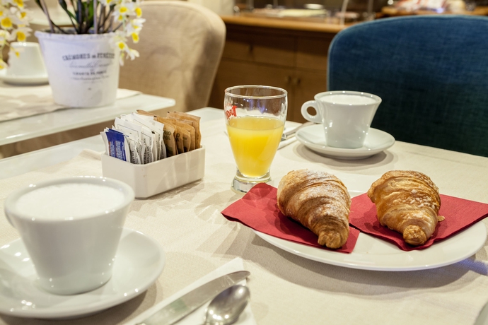 Imagen del bar/restaurante del Hotel Tripoli. Foto 2
