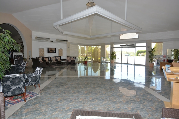 Imagen de los interiores del Hotel Tripolis. Foto 16