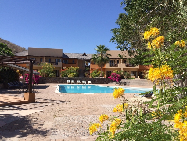 Imagen de la piscina del Hotel Tripui. Foto 15