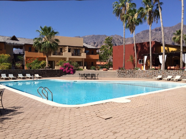 Imagen de la piscina del Hotel Tripui. Foto 16