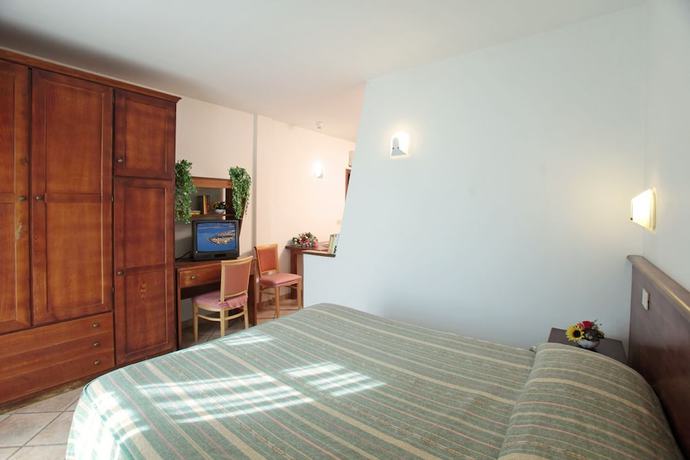 Imagen de la habitación del Hotel Tris. Foto 3