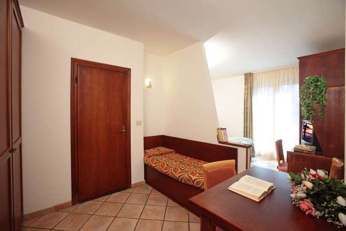 Imagen de la habitación del Hotel Tris. Foto 13