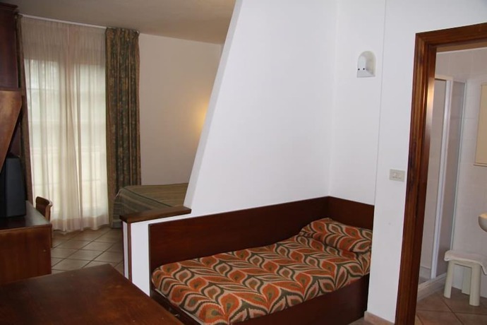 Imagen de la habitación del Hotel Tris. Foto 14