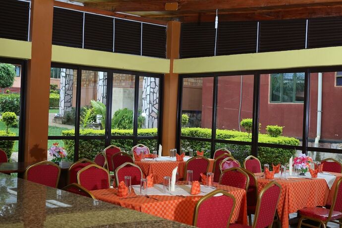 Imagen del bar/restaurante del Hotel Trisek. Foto 3