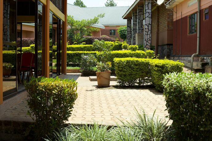 Imagen de los exteriores del Hotel Trisek. Foto 16