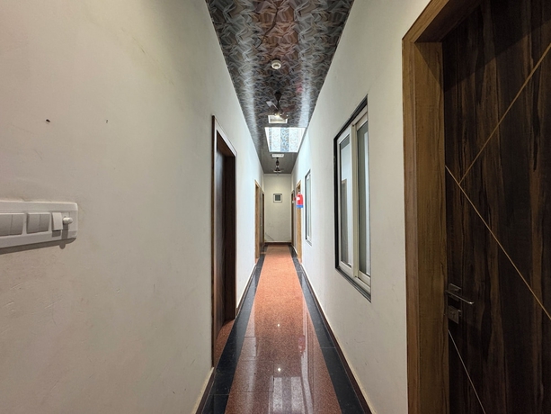 Imagen de los interiores del Hotel Trishika Residency. Foto 11