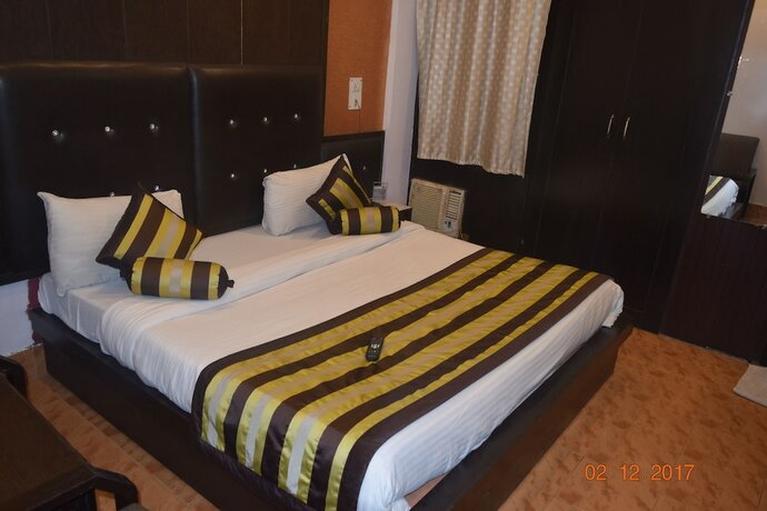 Imagen de la habitación del Hotel Trishul. Foto 4