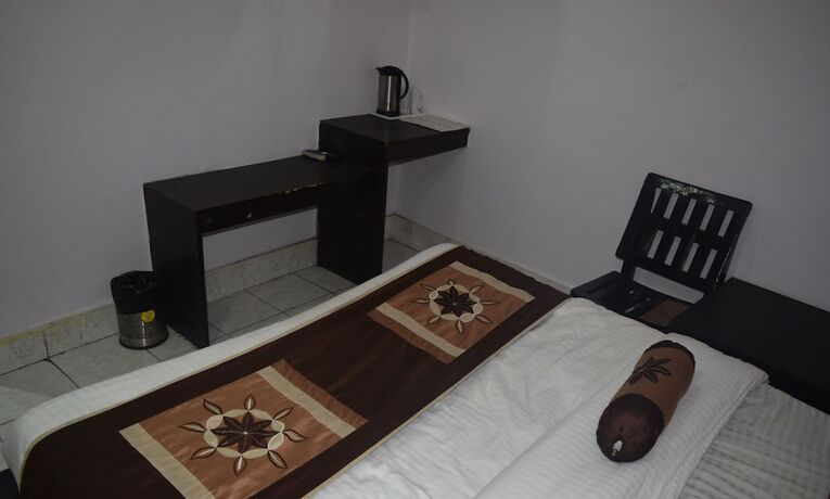 Imagen de la habitación del Hotel Trishul. Foto 5