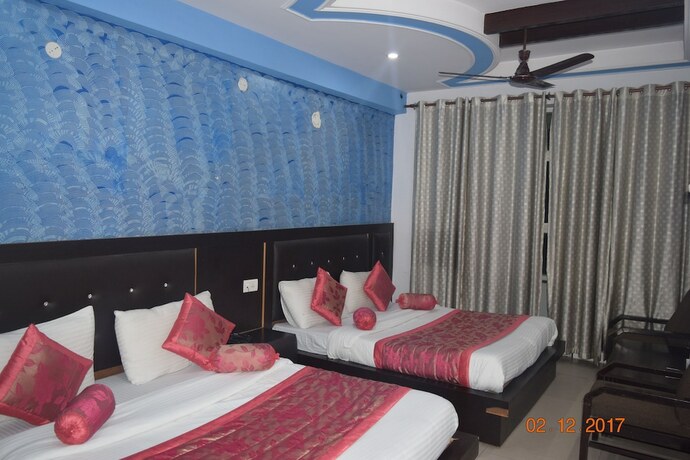 Imagen de la habitación del Hotel Trishul. Foto 11