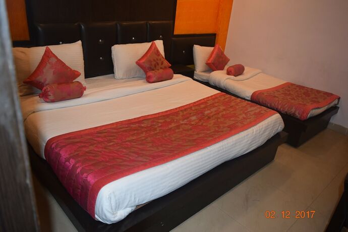 Imagen de la habitación del Hotel Trishul. Foto 13