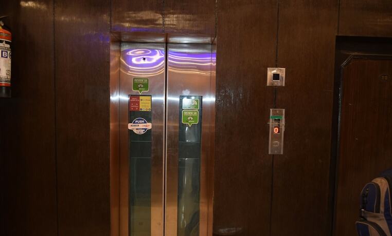 Imagen de los interiores del Hotel Trishul. Foto 19
