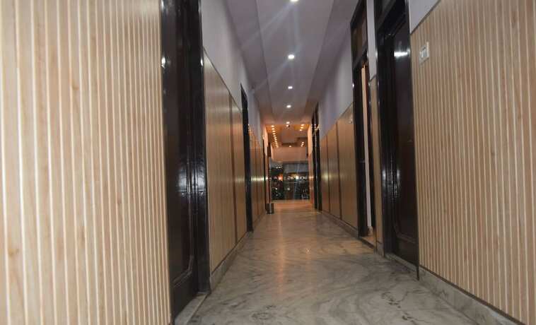 Imagen de los interiores del Hotel Trishul. Foto 20