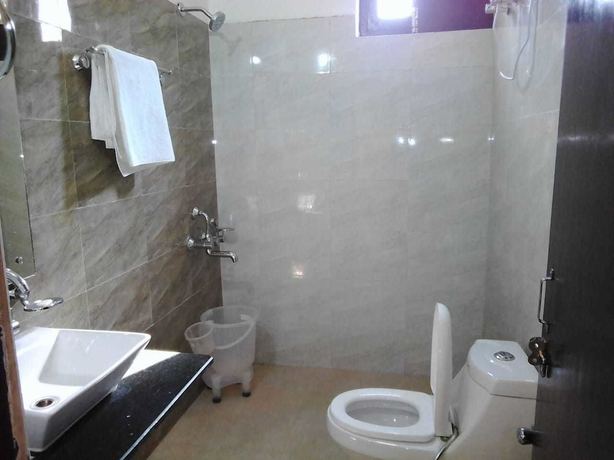 Imagen de la habitación del Hotel Trishul Regency. Foto 14