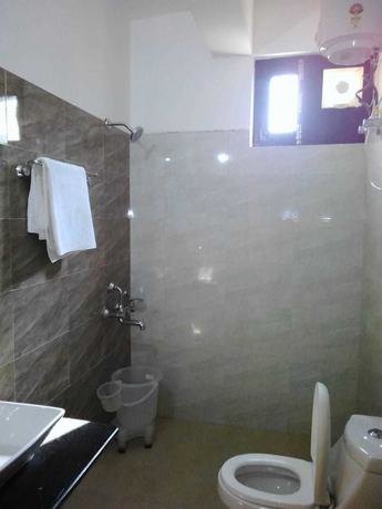 Imagen de la habitación del Hotel Trishul Regency. Foto 15