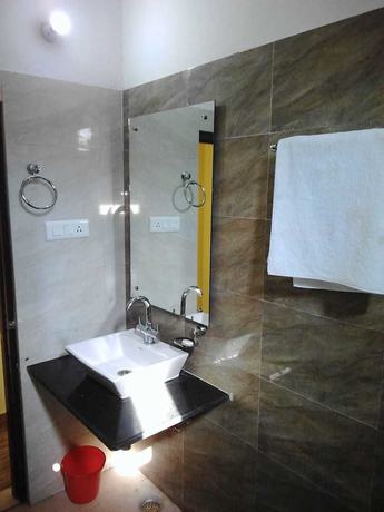 Imagen de la habitación del Hotel Trishul Regency. Foto 17
