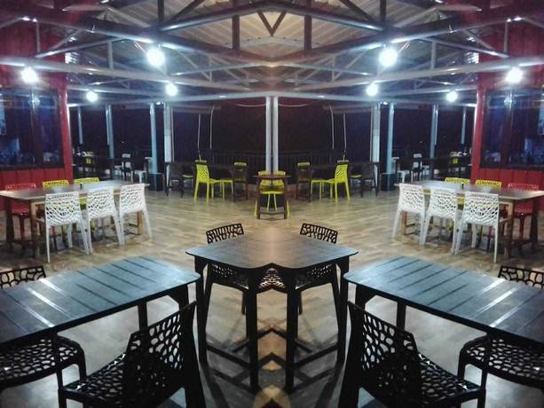 Imagen del bar/restaurante del Hotel Trishul Regency. Foto 11