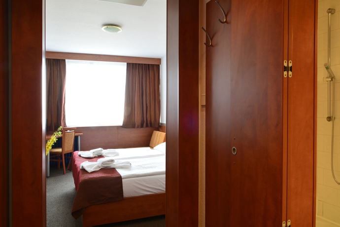 Imagen de la habitación del Hotel Tristar. Foto 8