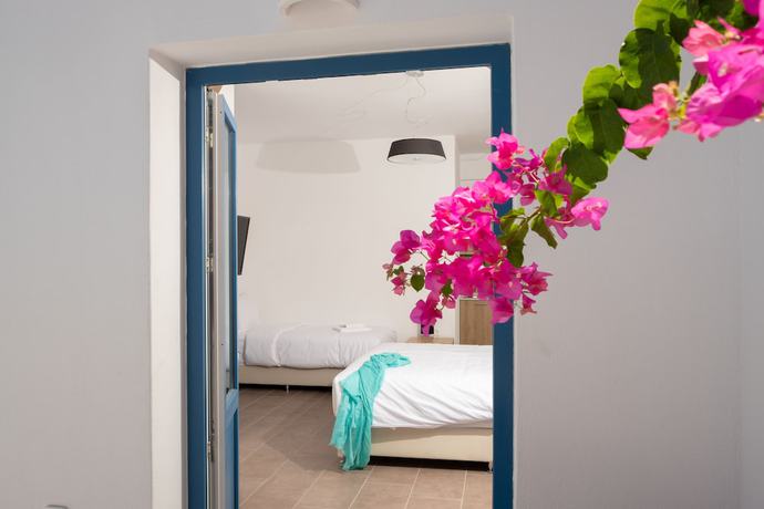 Imagen de la habitación del Hotel Tristhenia. Foto 8
