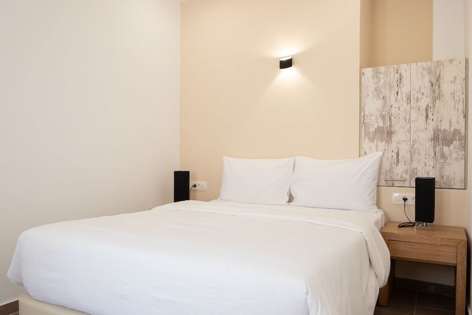 Imagen de la habitación del Hotel Tristhenia. Foto 15
