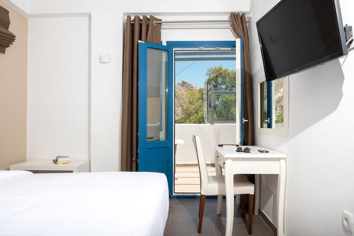 Imagen de la habitación del Hotel Tristhenia. Foto 17