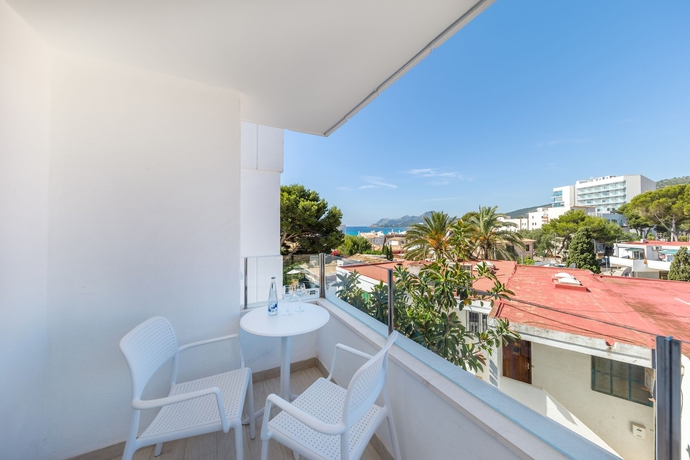 Imagen de la habitación del Hotel Triton Beach. Foto 5