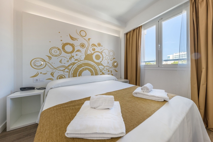 Imagen de la habitación del Hotel Triton Beach. Foto 12