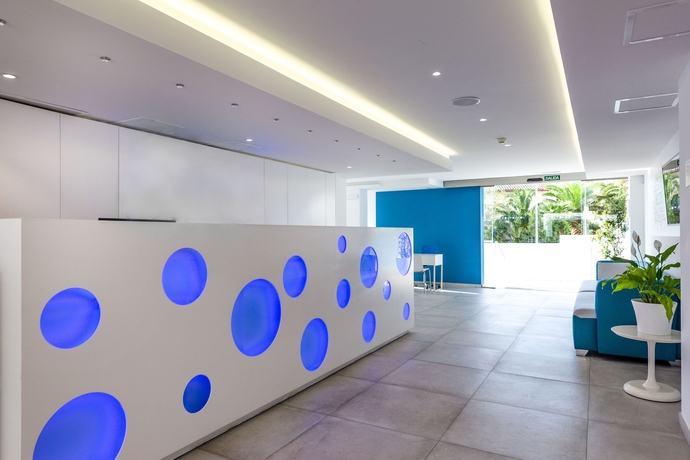 Imagen de los interiores del Hotel Triton Beach. Foto 19